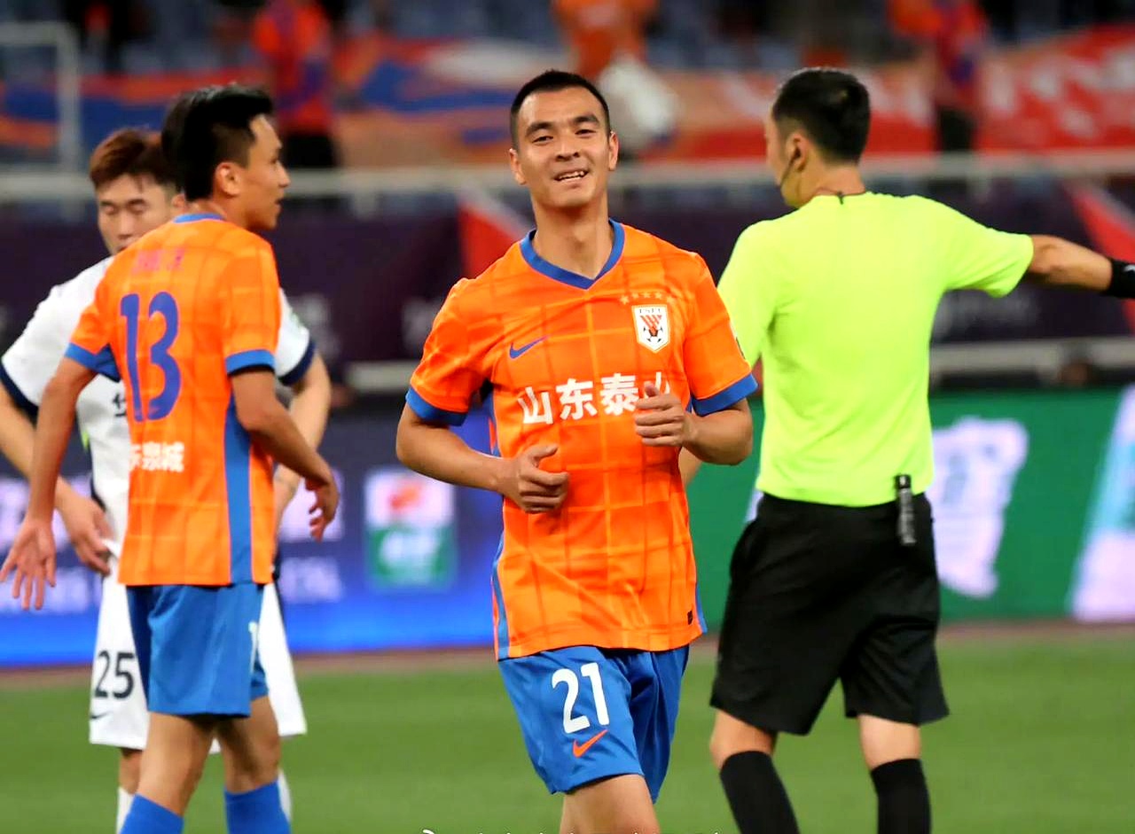 开云体育平台登录-里程碑夜！山东泰山调整名单；西甲加时末段刷纪录；更衣室稳定；资深球员宣示担当的简单介绍